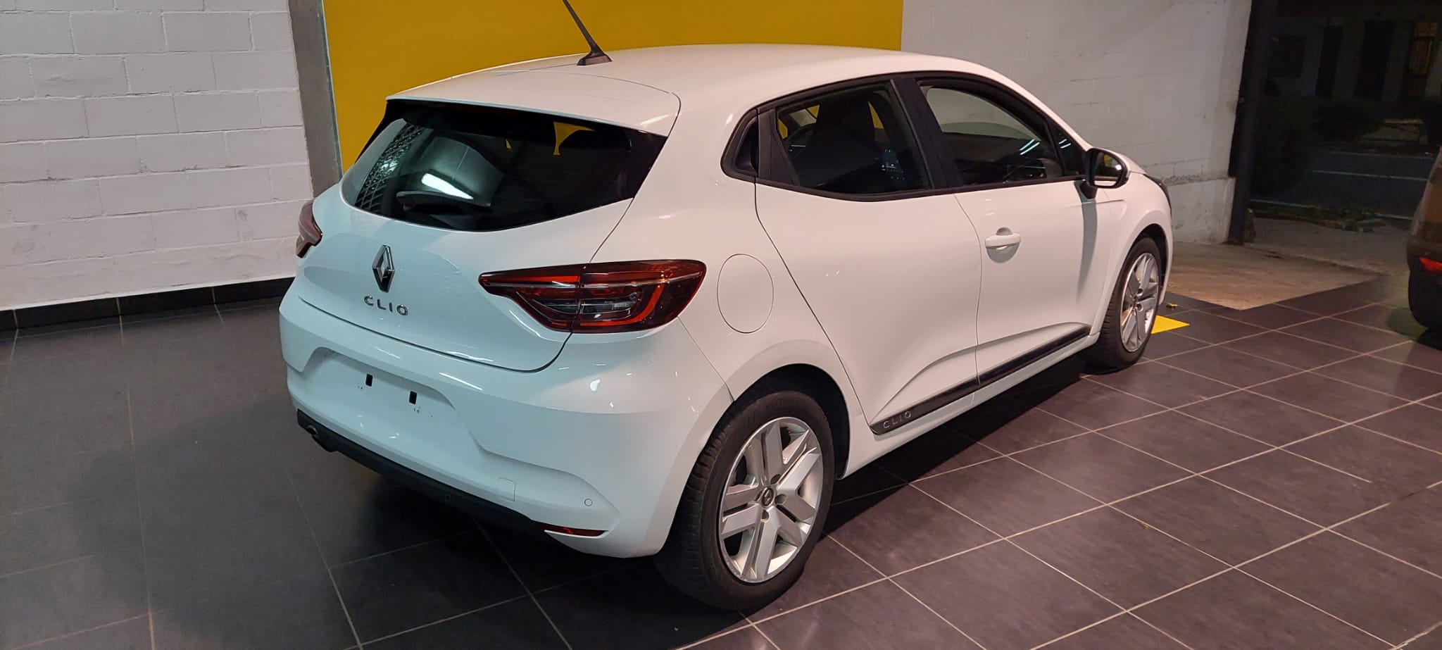 Renault Clio 1.5 dci 100cv miniatura 3